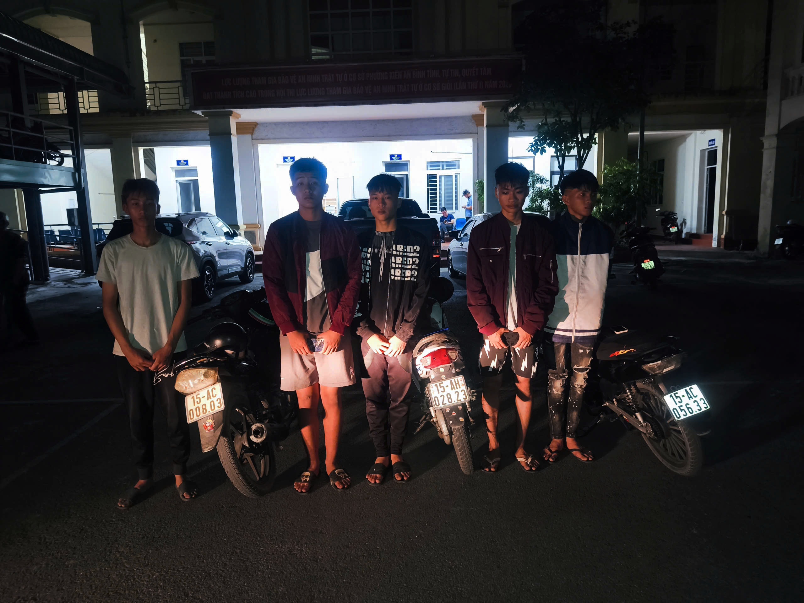 Lực lượng HP22- Công an thành phố: Xử lý 02 nhóm thanh thiếu niên vi phạm trật tự an toàn giao thông